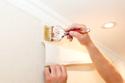 Pose de papier peint à Trivy — revêtements muraux et toiles de verre